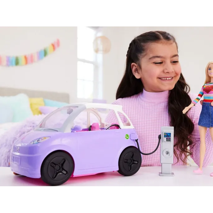 widok na samochód dla lalek z otwartym dachem i miejscem na figurki