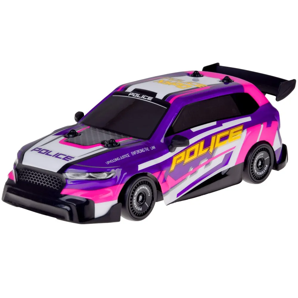 Wymienne opony do auta RC ułożone obok pojazdu