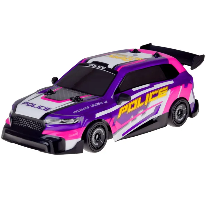 Wymienne opony do auta RC ułożone obok pojazdu