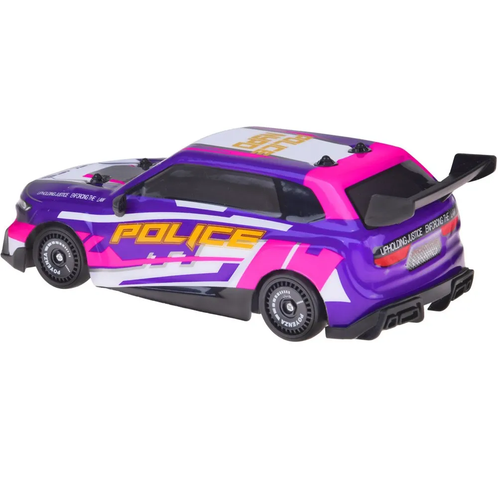 Auto RC 1:22 podczas jazdy po gładkiej powierzchni