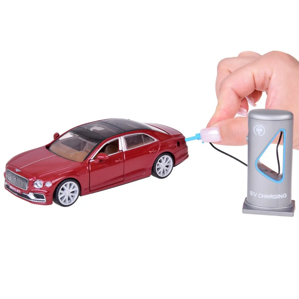 Zbliżenie na przód metalowego auta kolekcjonerskiego Bentley