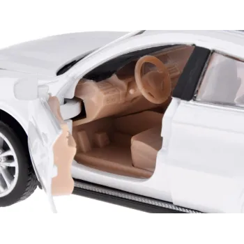 Przód metalowego modelu BMW X6 z włączonymi światłami LED