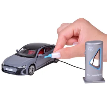 szary metalowy samochód audi rs e-tron gt coupe widok z boku