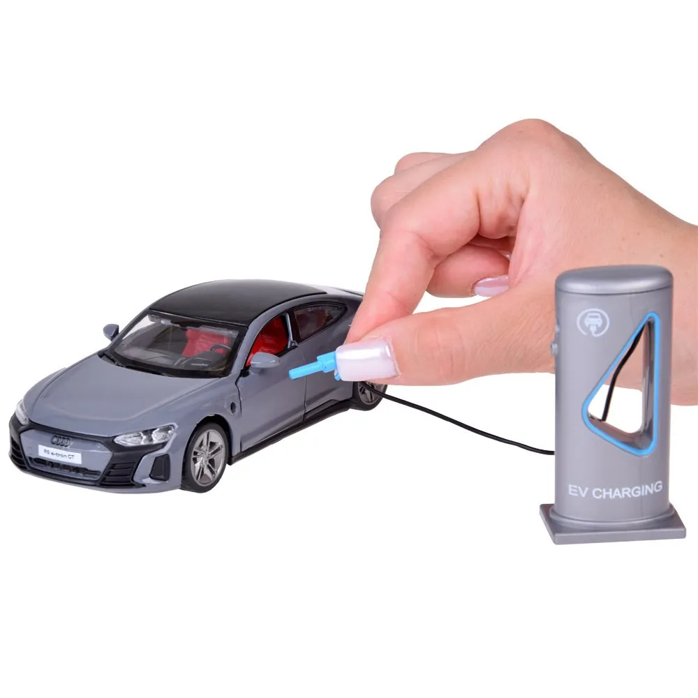 szary metalowy samochód audi rs e-tron gt coupe widok z boku