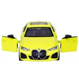 widok na przód bmw i4 m50 gran coupe z włączonymi światłami