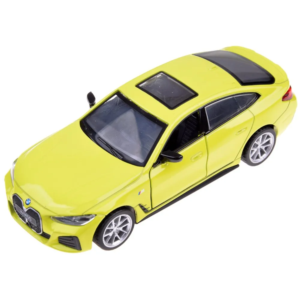 model bmw i4 m50 gran coupe na płaskiej powierzchni, widoczne detale