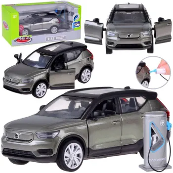 metalowy model samochodu volvo xc40 eletryczny crossover z otwartymi drzwiami