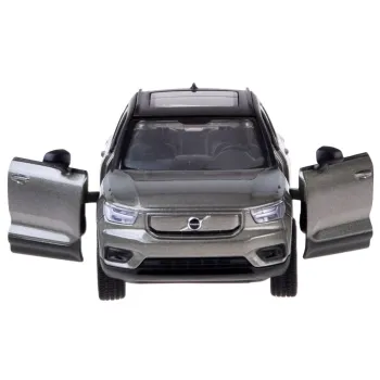 zbliżenie na gumowe koła metalowego modelu volvo xc40