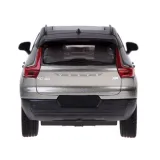 dynamiczny rzut boczny auta volvo xc40 na jasnym tle