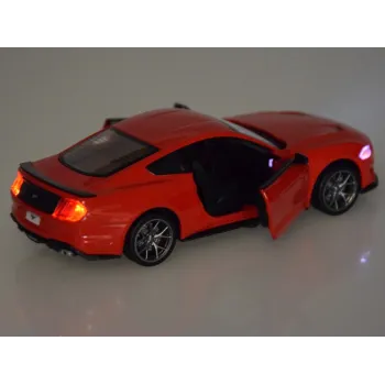 Plastikowe podwozie i detale wykonania metalowego modelu Mustanga