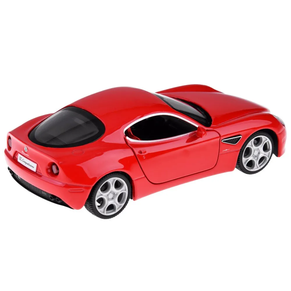 detal czerwonego lakieru i metalowej karoserii modelu