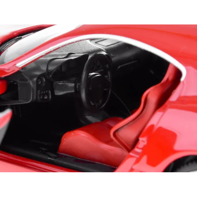 konsola ze świecącymi zegarami we wnętrzu modelu samochodu