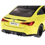 zestaw bmw m4 wraz z trzema bateriami lr44 przy samochodzie