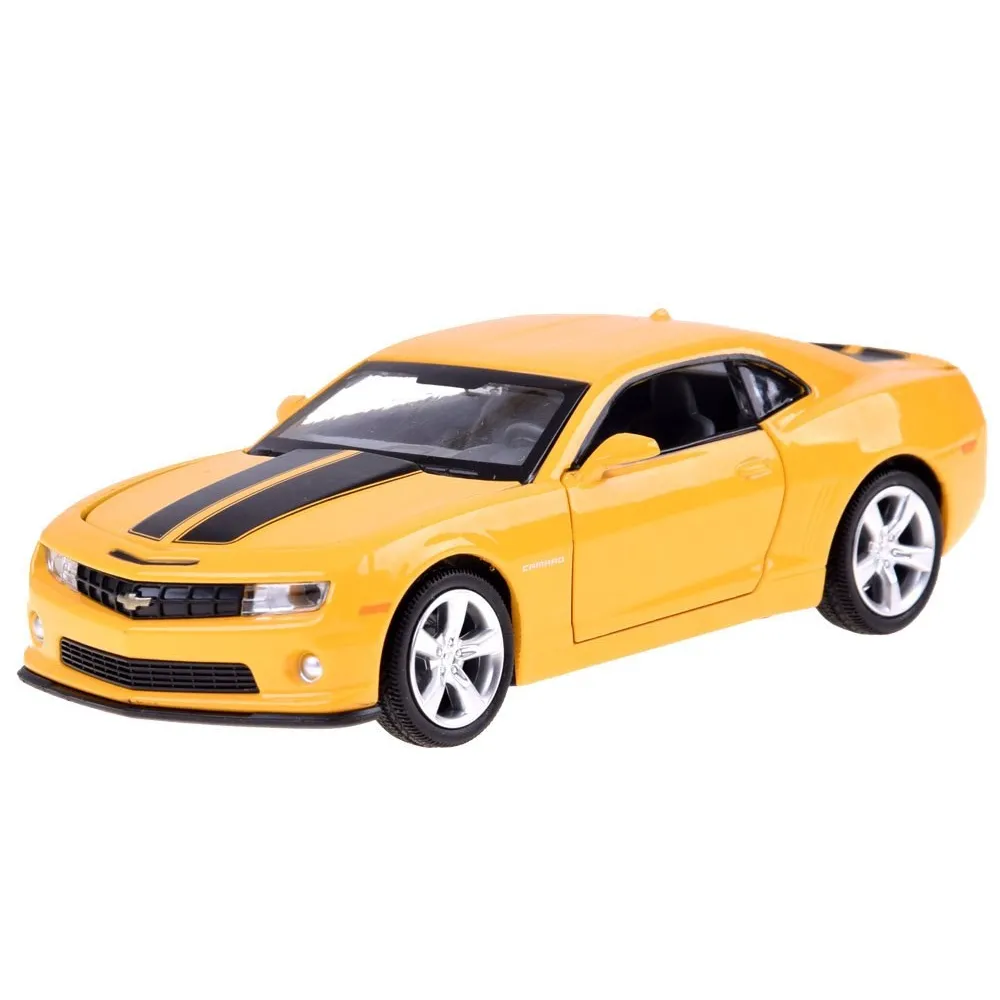 zbliżenie na koła modelu samochodu chevrolet camaro ss 1:32 z detalami
