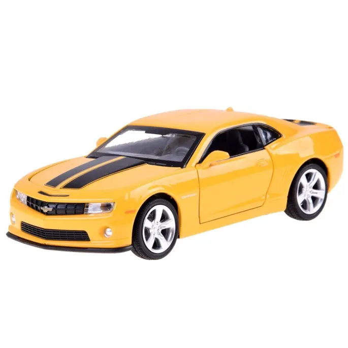 zbliżenie na koła modelu samochodu chevrolet camaro ss 1:32 z detalami