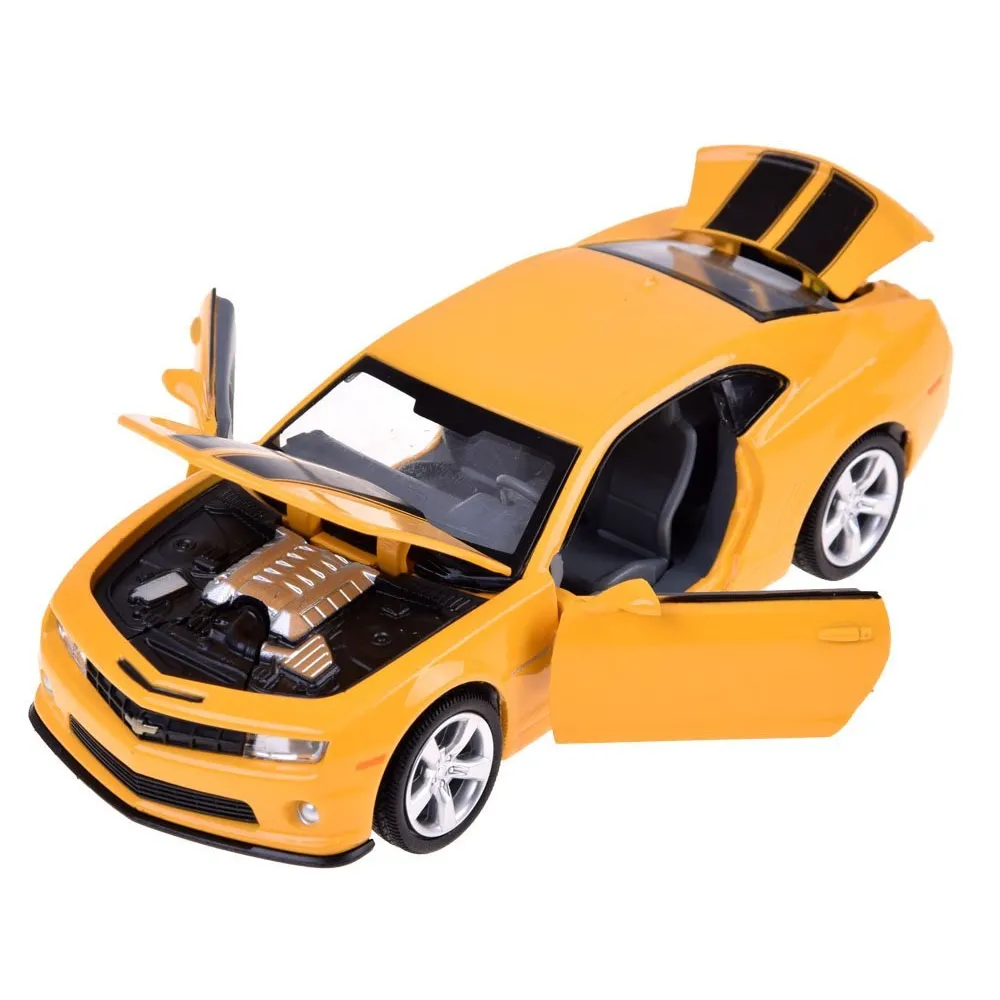 auto metalowe chevrolet camaro ss 1:32 prezentowane z otwartymi drzwiami