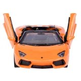 gumowe koła lamborghini aventador roadster 1:32 na tle białym