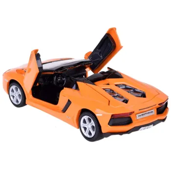 otwarty bagażnik modelu lamborghini aventador w skali 1:32