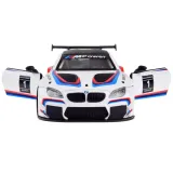gumowe koła i plastikowe podwozie modelu samochodu bmw m6 gt3