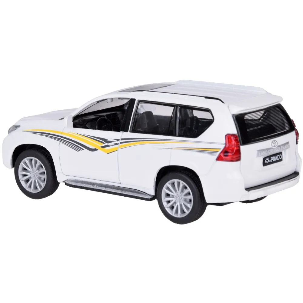 Detal otwartego bagażnika w modelu TOYOTA LAND CRUISER PRADO