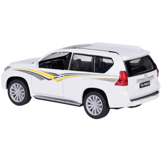 Detal otwartego bagażnika w modelu TOYOTA LAND CRUISER PRADO