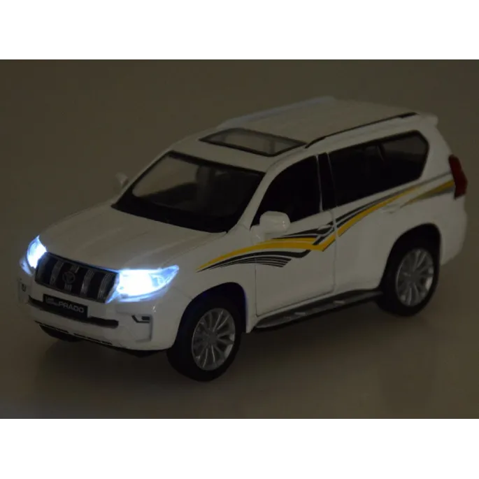 Model TOYOTA LAND CRUISER PRADO podczas jazdy na gładkiej powierzchni