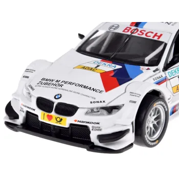 widok metalowej karoserii bmw m3 dtm pod kątem