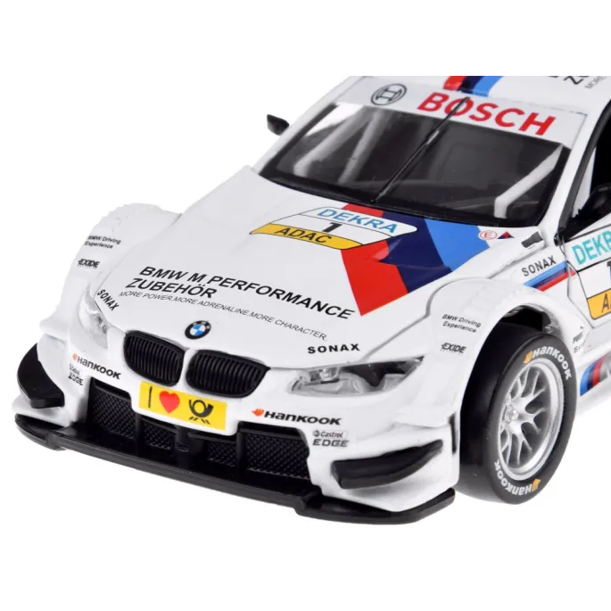 widok metalowej karoserii bmw m3 dtm pod kątem