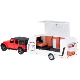 światła z przodu pojazdu terenowego podczas zabawy