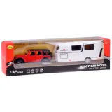 bagażnik samochodu terenowego z akcesoriami w tle