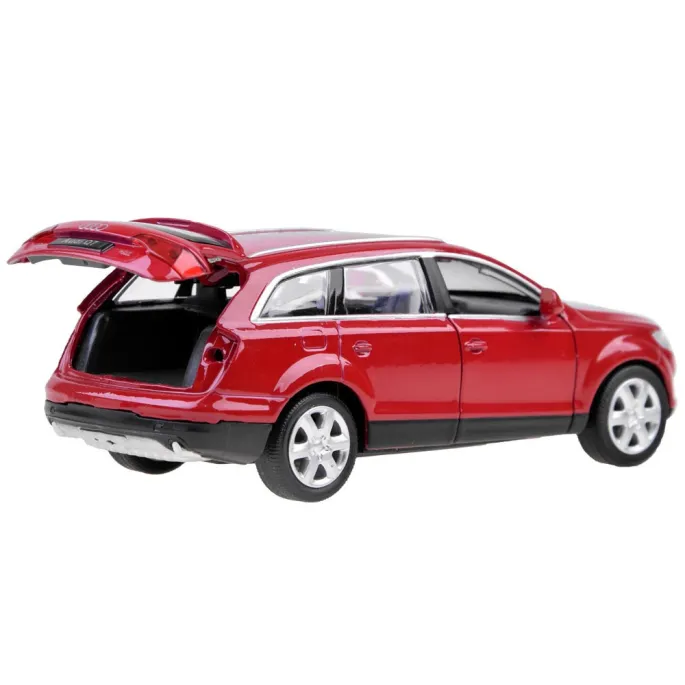 zbliżenie na otwierane drzwi metalowego auta audi q7 w skali 1:32