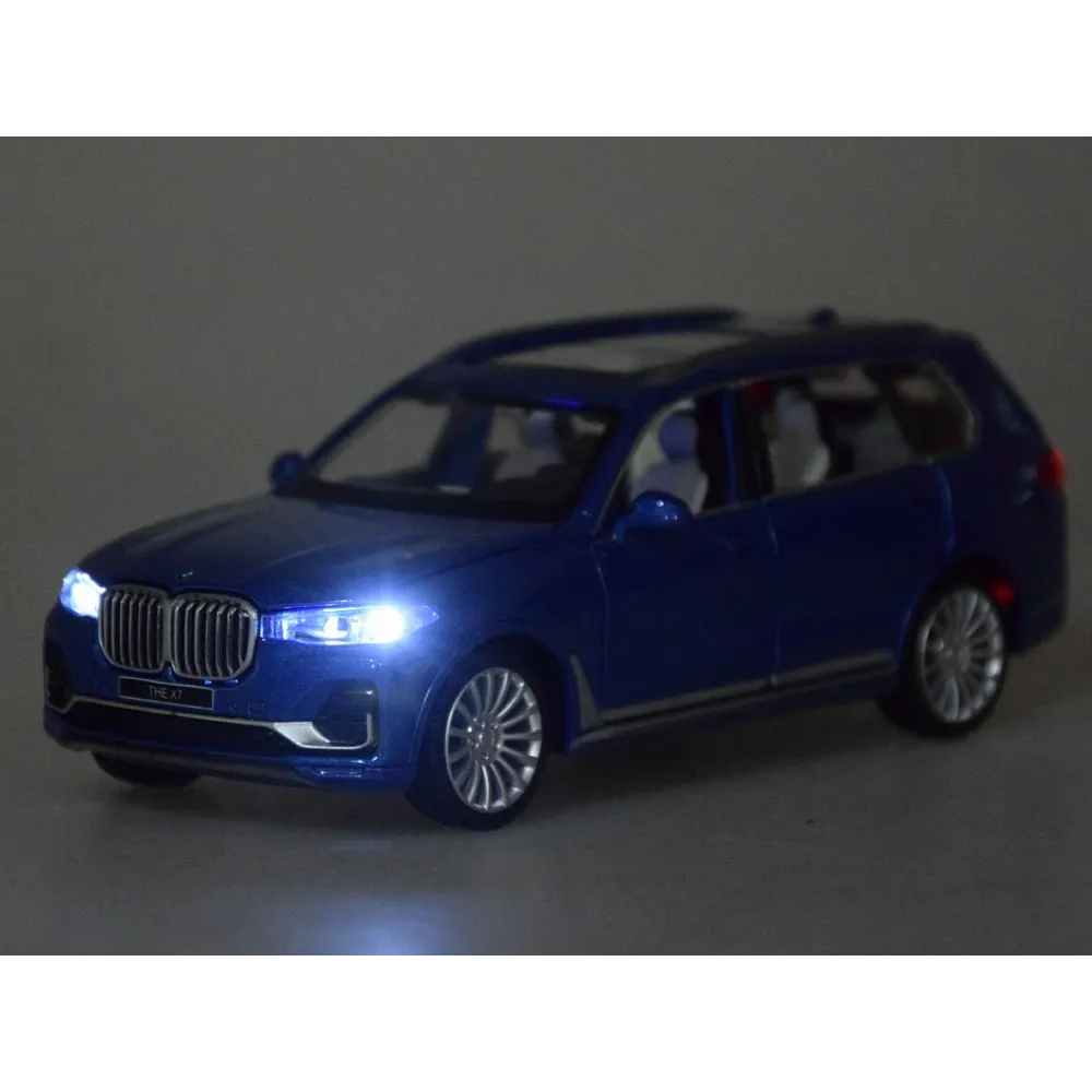 Otwarte drzwi prezentujące szczegóły wnętrza samochodu BMW X7