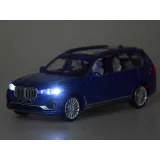Otwarte drzwi prezentujące szczegóły wnętrza samochodu BMW X7