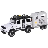 zbliżenie na samochód terenowy z otwartymi drzwiami