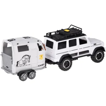 widok zestawu auto, przyczepa i koń ustawionych razem