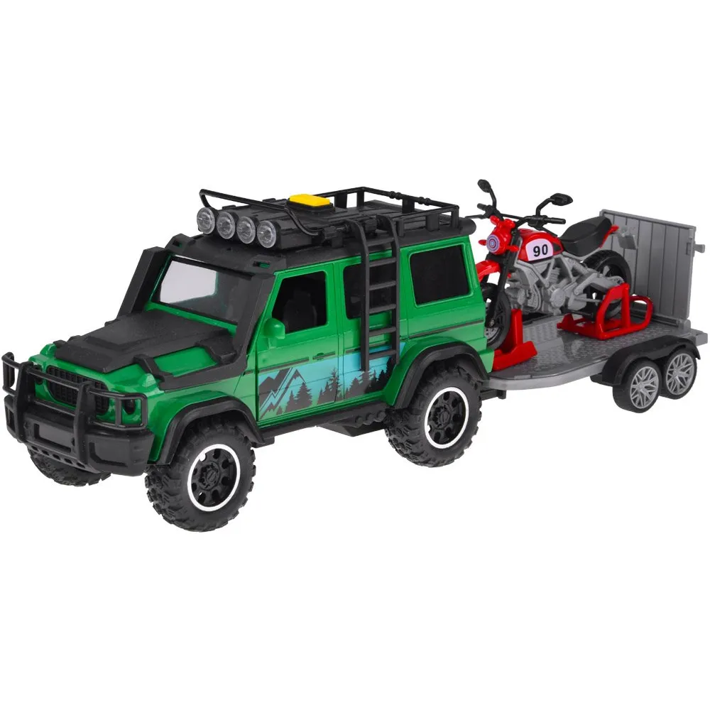 przyczepa laweta z motorem zamocowanym na platformie z widoczną klapą