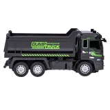 Zbliżenie na gumowe, profilowane opony pojazdu