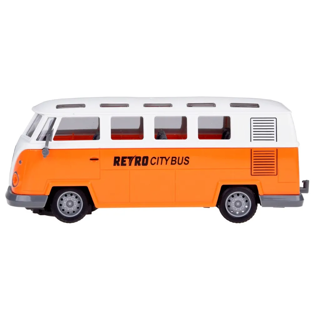 zbliżenie na gumowe opony autobusu retro city bus