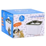 zbliżenie na transparentny zbiornik automatycznego poidełka