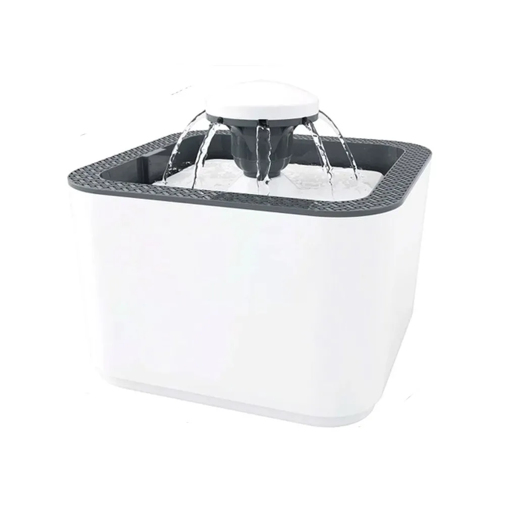 zaokrąglone kształty i detale poidełka dla pupila