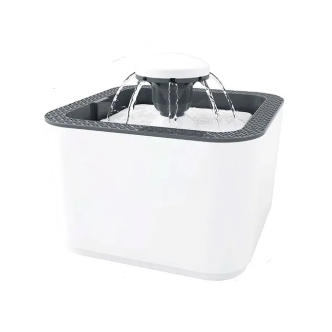 zaokrąglone kształty i detale poidełka dla pupila