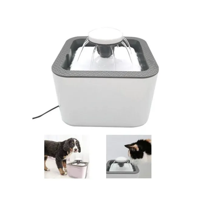 pompa zasilana przez usb przy fontannie dla kota i psa