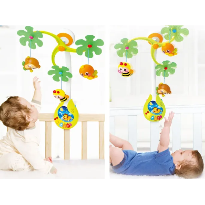 zbliżenie na zawieszki grzechotki: pszczółka, małpka i ptaszek