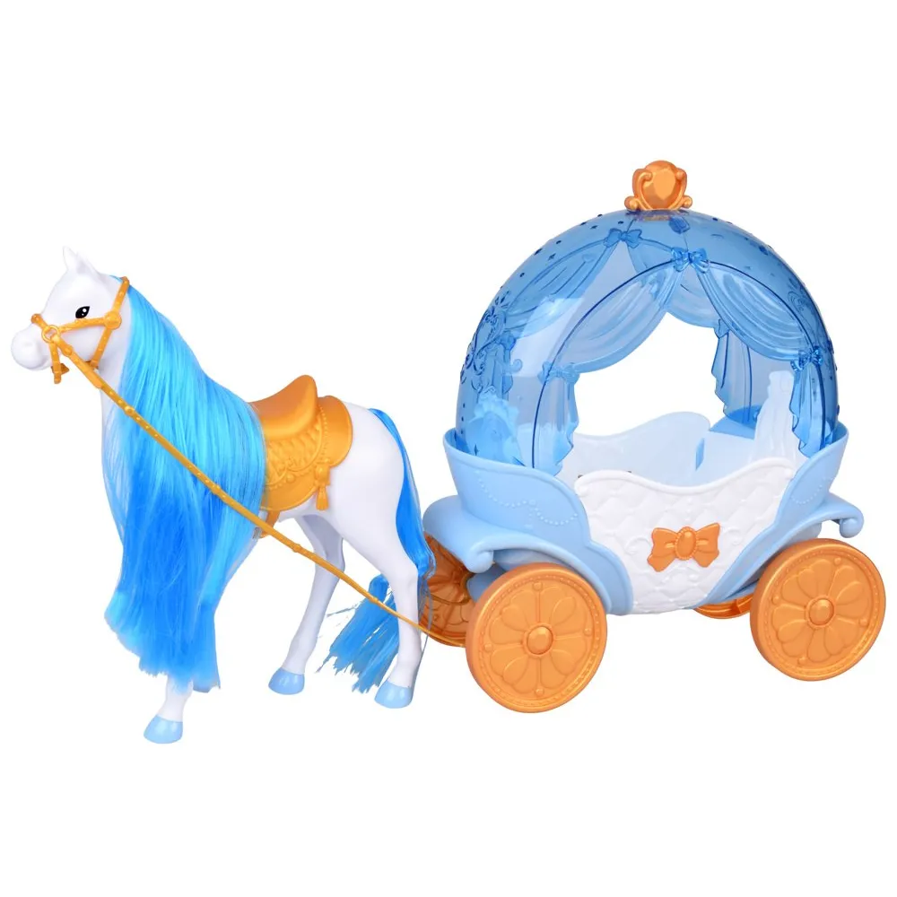 zestaw do zabawy: lalka, koń i karoca na tle kolorowego pudełka