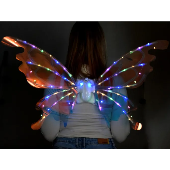 panel sterowania z przyciskami na skrzydłach