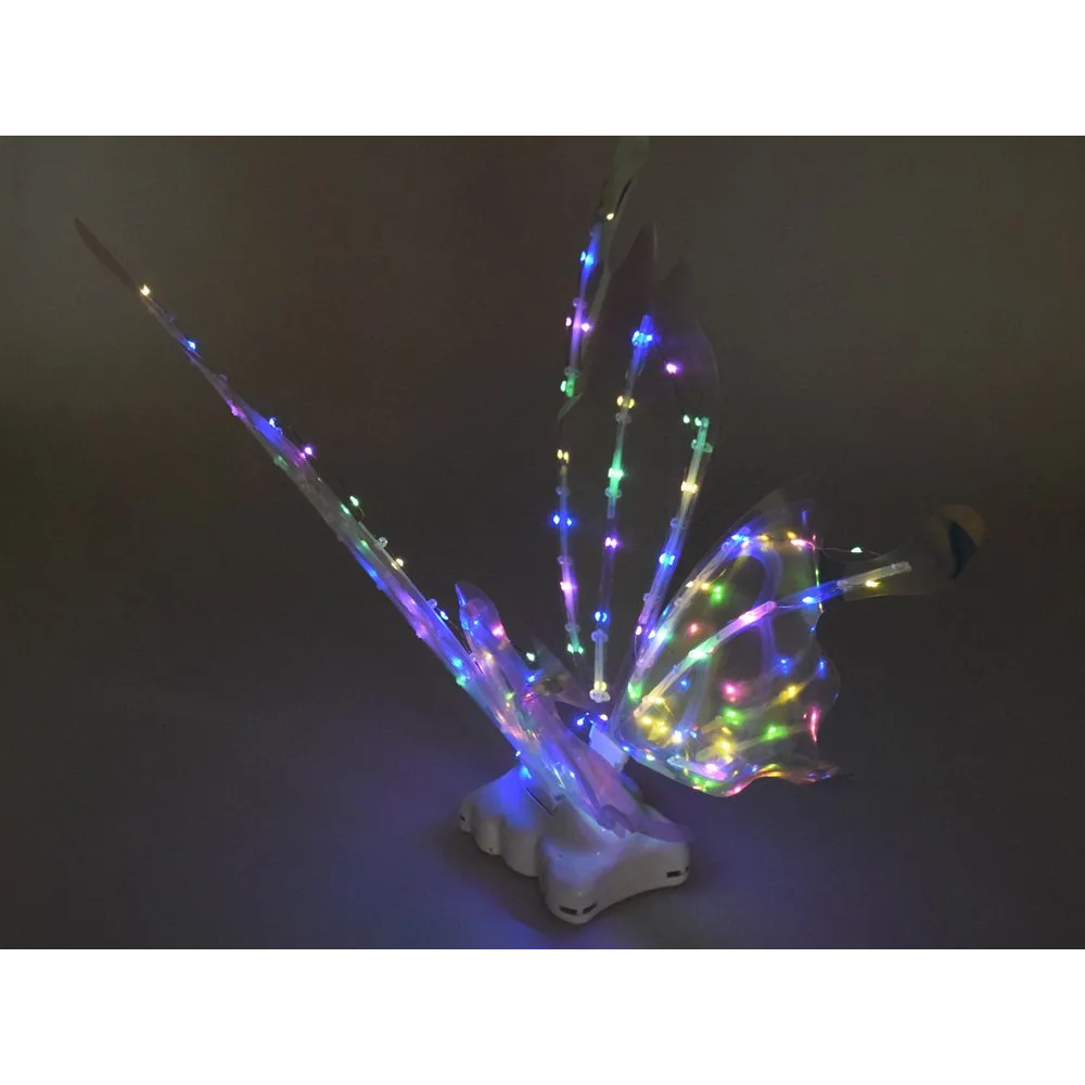 dynamiczne skrzydła led w ruchu podczas tańca