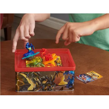 Detal łączenia górnej i dolnej części figurki Bakugan przy akcesoriach