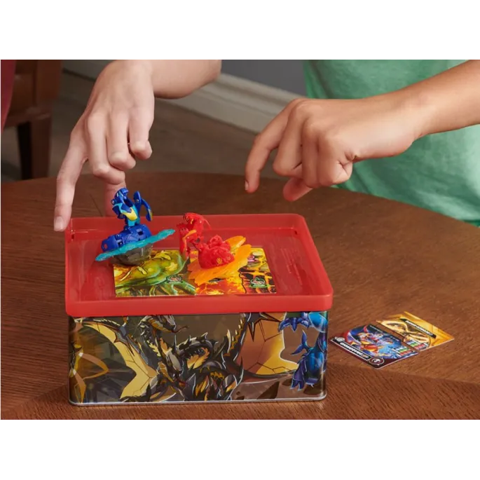 Detal łączenia górnej i dolnej części figurki Bakugan przy akcesoriach