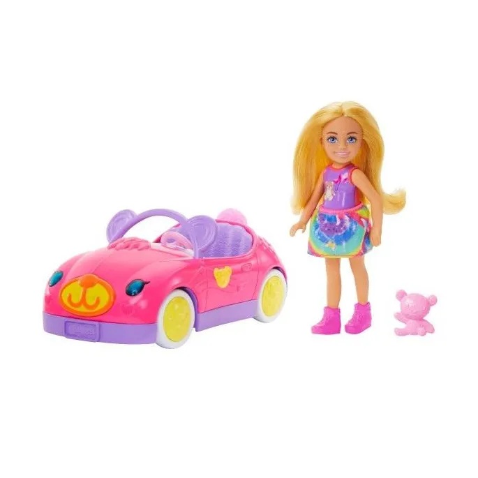 Lalka Chelsea w misiowym kabriolecie z przytulanką na przednim siedzeniu