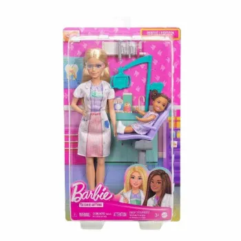 Barbie Lalka Dentystka w stroju stomatologa podczas zabawy